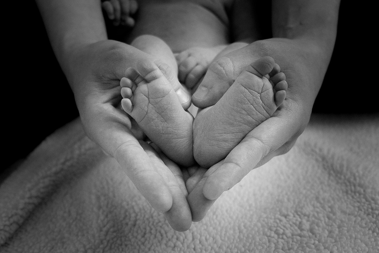 スワドルとは赤ちゃんの安心感を得るための方法ですか？