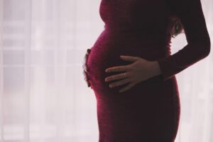 忙しいママが夜泣きで感じるストレスを解消する方法は？