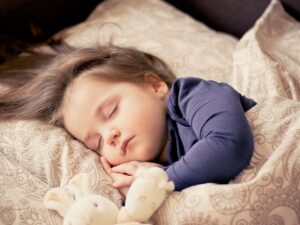赤ちゃんの夜泣きはいつまで続くのか、原因と対策を知りたい？
